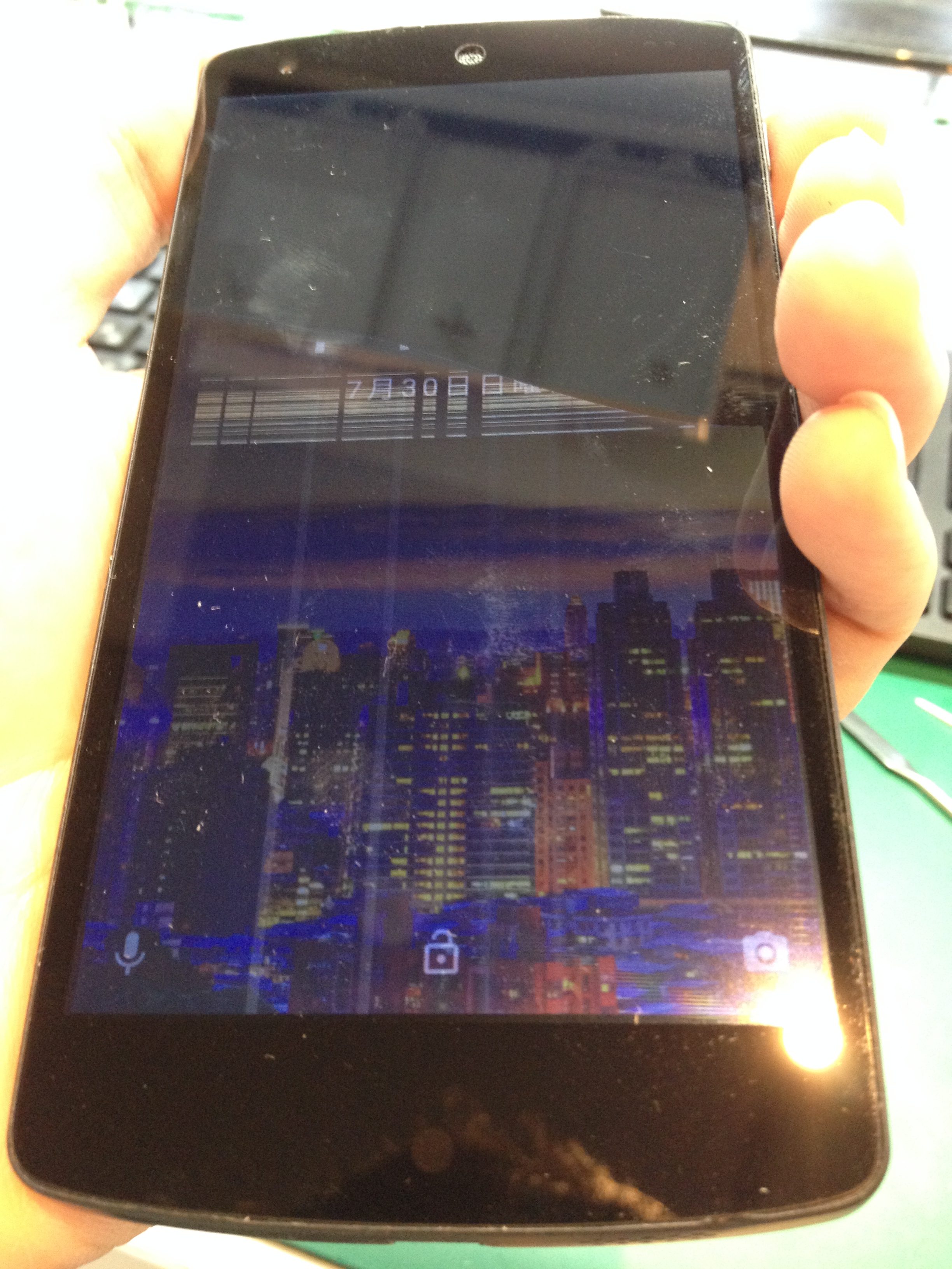 画面が触れないし 半分見えない Nexus5ガラス 液晶交換修理 Xperia Galaxy Zenfone Huawei Nexus修理 のアンドロイドホスピタル