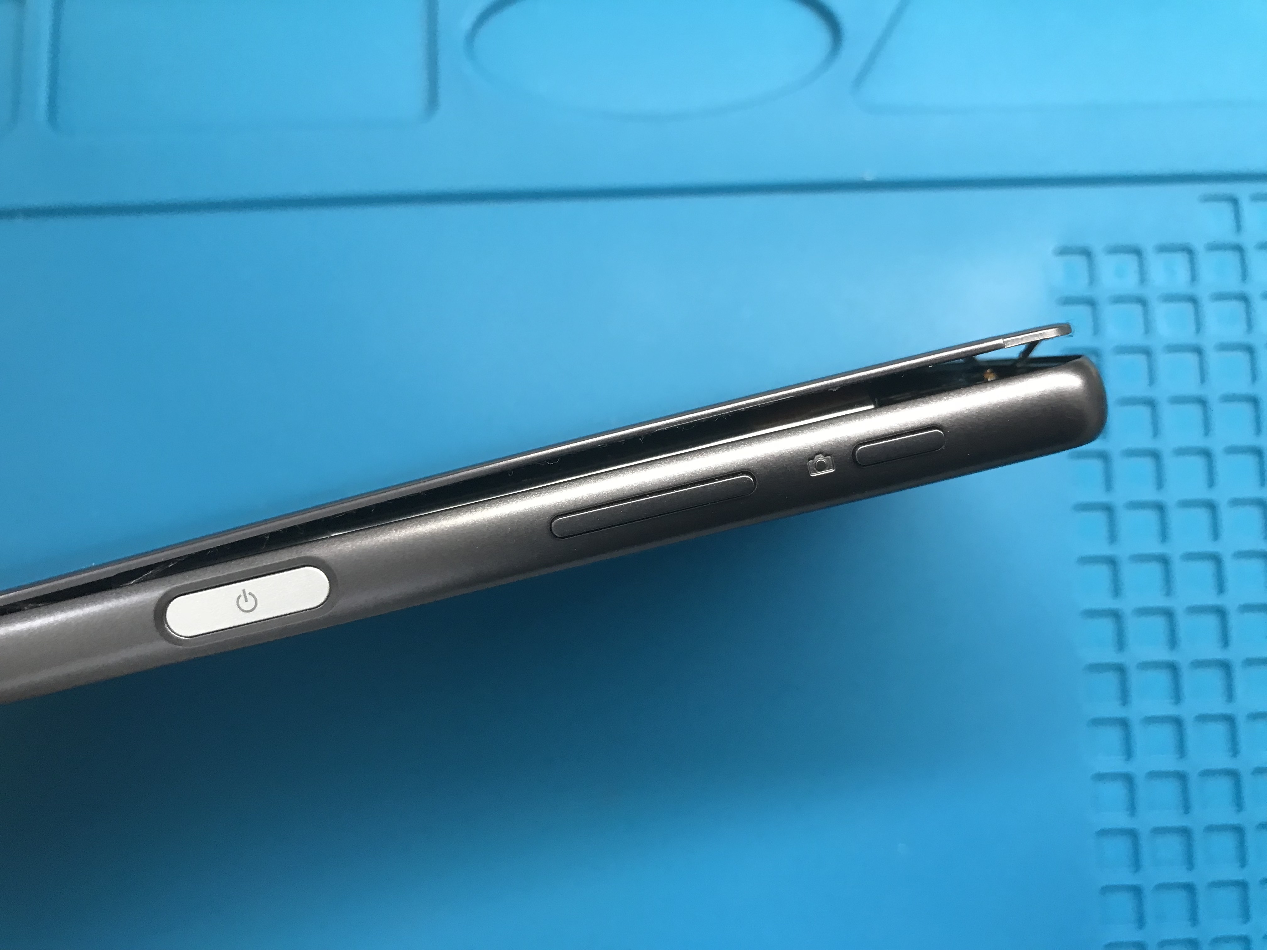 Xperia X Performance ドコモ So 04h のバッテリーが膨張でバックパネル浮きも電池交換で改善 Xperia Galaxy Zenfone Huawei Nexus修理のアンドロイドホスピタル