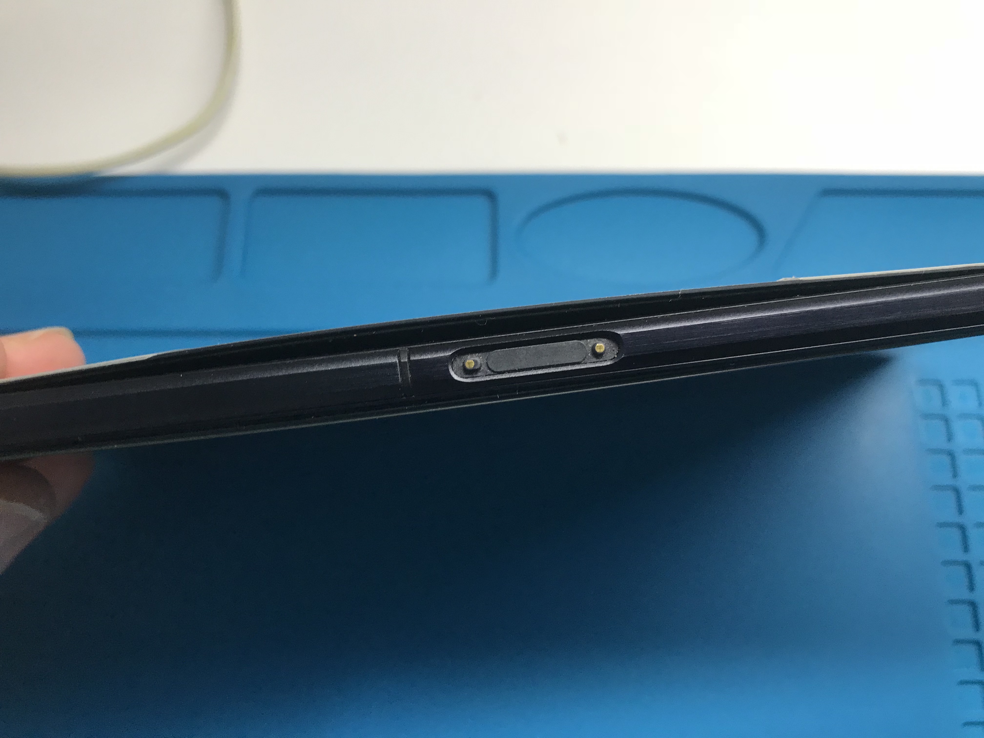 Sol24 Xperia Z Ultra が画面浮き それ バッテリー膨張でスグ交換が必要ですよ Xperia Galaxy Zenfone Huawei Nexus修理のアンドロイドホスピタル