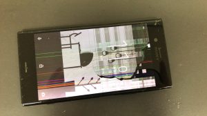 落としてしまい画面が黒くなってしまったXperia XZの画面交換修理承り 