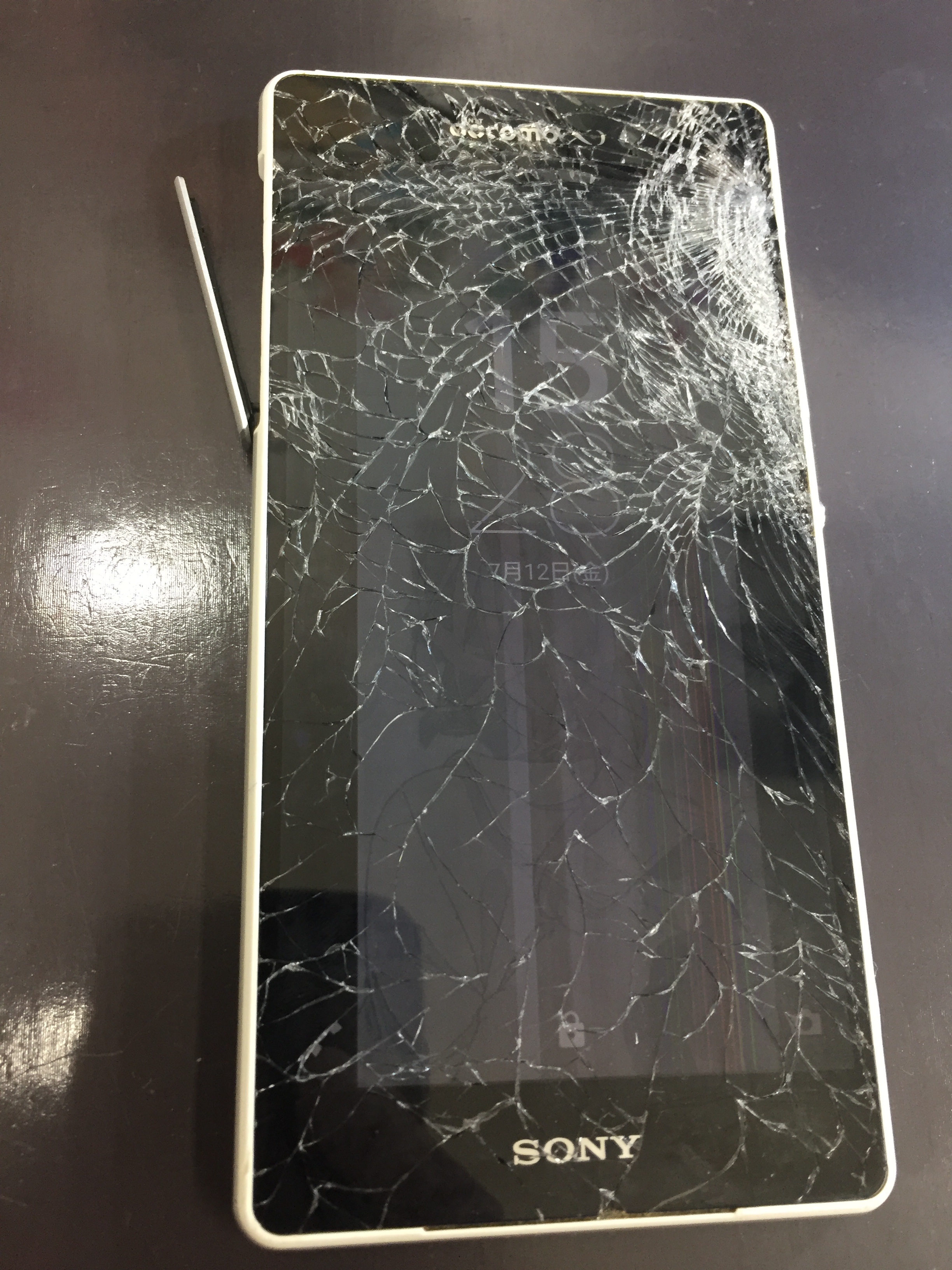 粉々に粉砕したxperiaz2のガラスも ツルピカに復活 Xperia Galaxy Zenfone Huawei Nexus修理のアンドロイドホスピタル