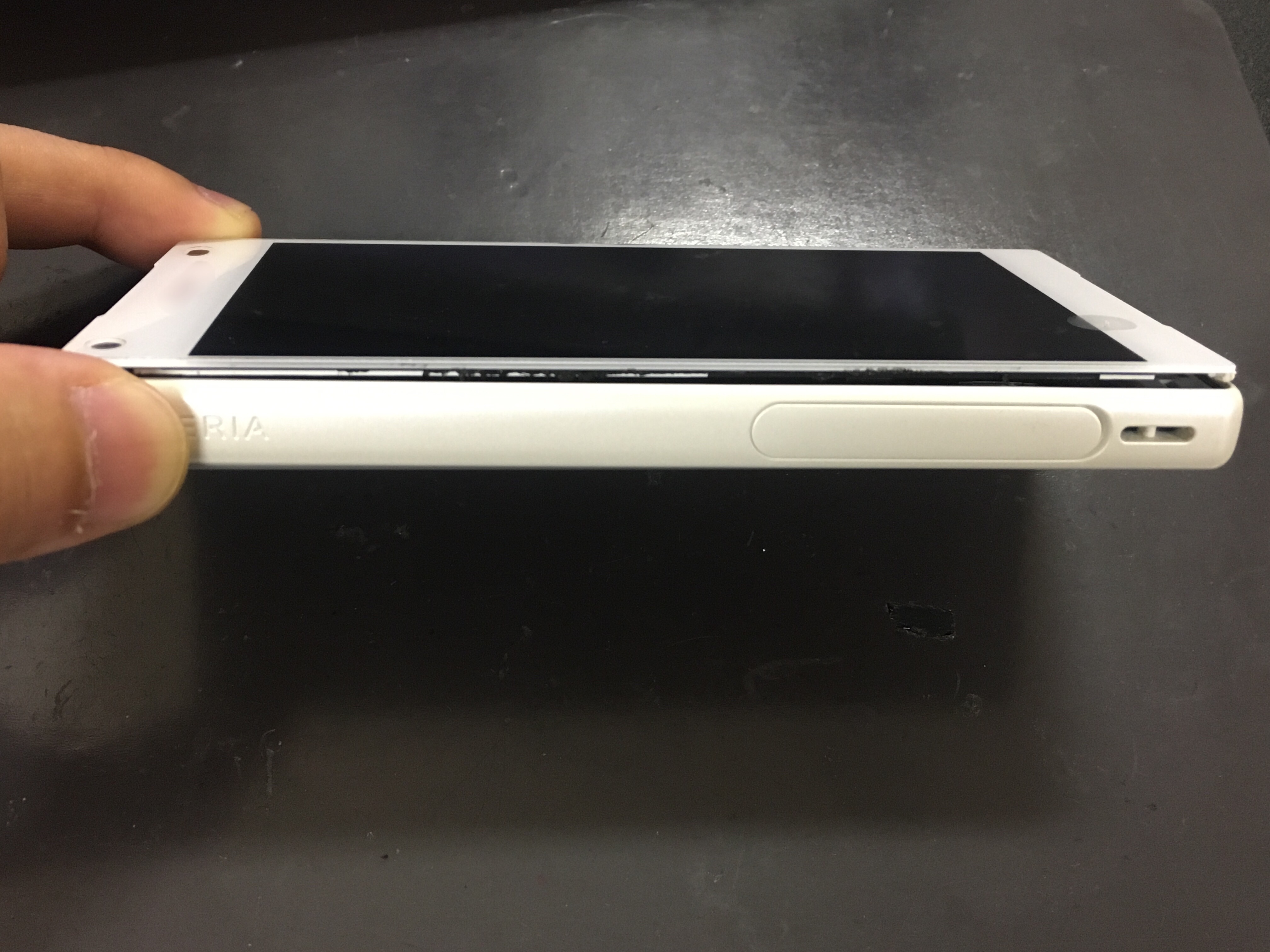 Xperia Z5 Compact 画面が浮いて動作に不具合が Xperia Galaxy Zenfone Huawei Nexus修理のアンドロイドホスピタル