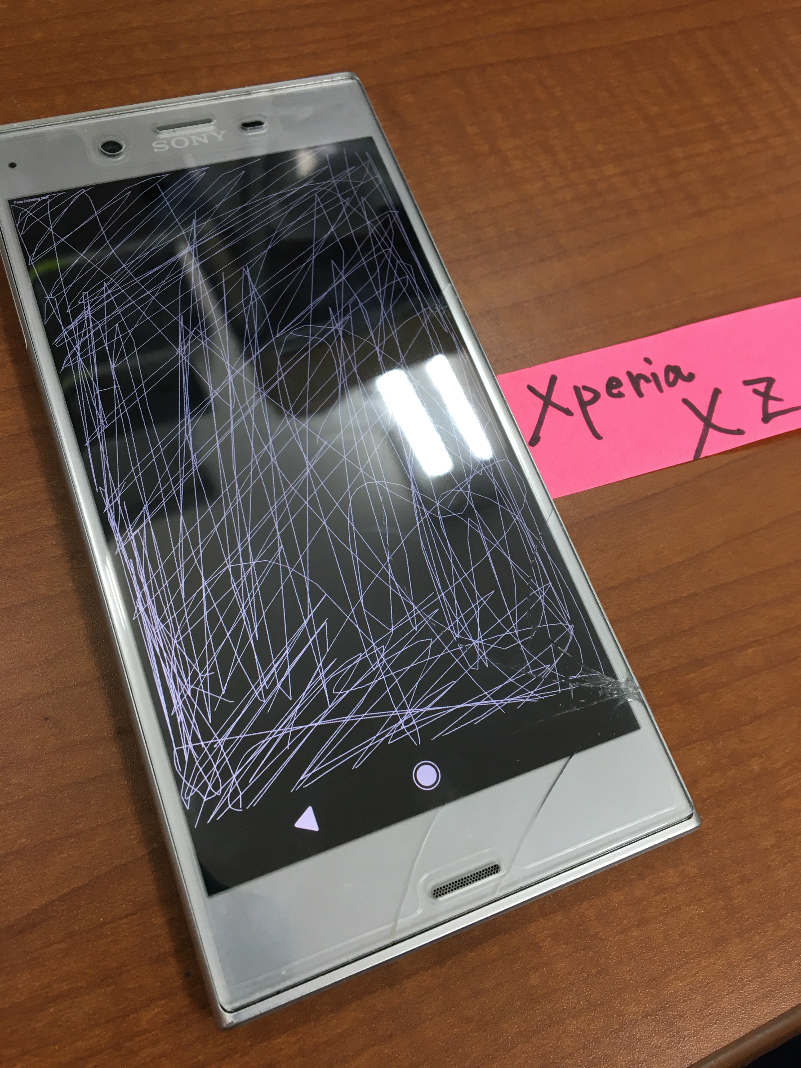 Xperia Xzの画面が割れた 少しのヒビ割れでもiphone スマホ修理のスマホスピタル熊本店で早めに修理をして更なる被害を防ぎましょう Xperia Galaxy Zenfone Huawei Nexus修理のアンドロイドホスピタル