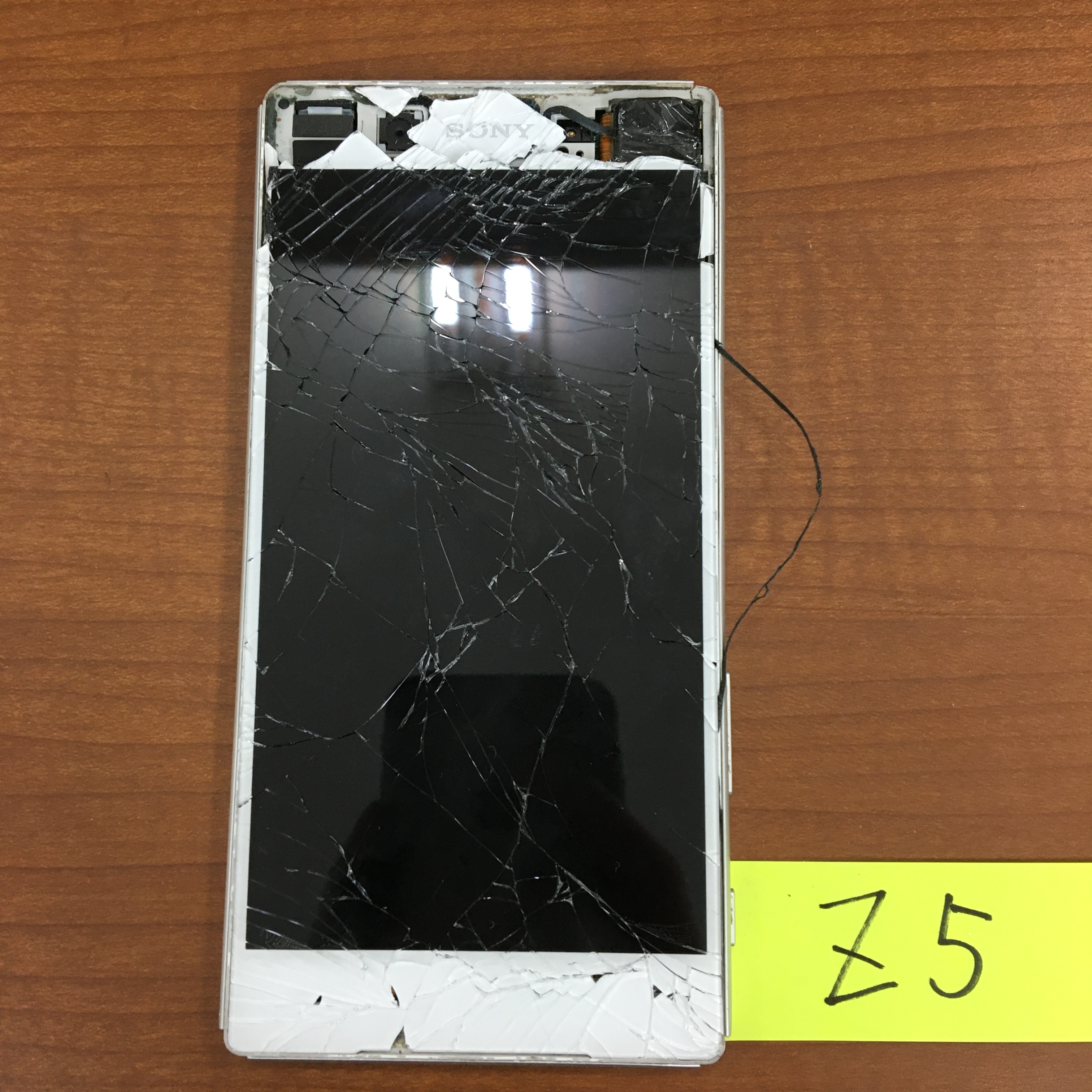 車に轢かれて画面がバキバキになってしまったxperia Z5 Sov32 もスマホスピタル熊本店なら即日データそのまま修理できちゃいます Xperia Galaxy Zenfone Huawei Nexus修理のアンドロイドホスピタル