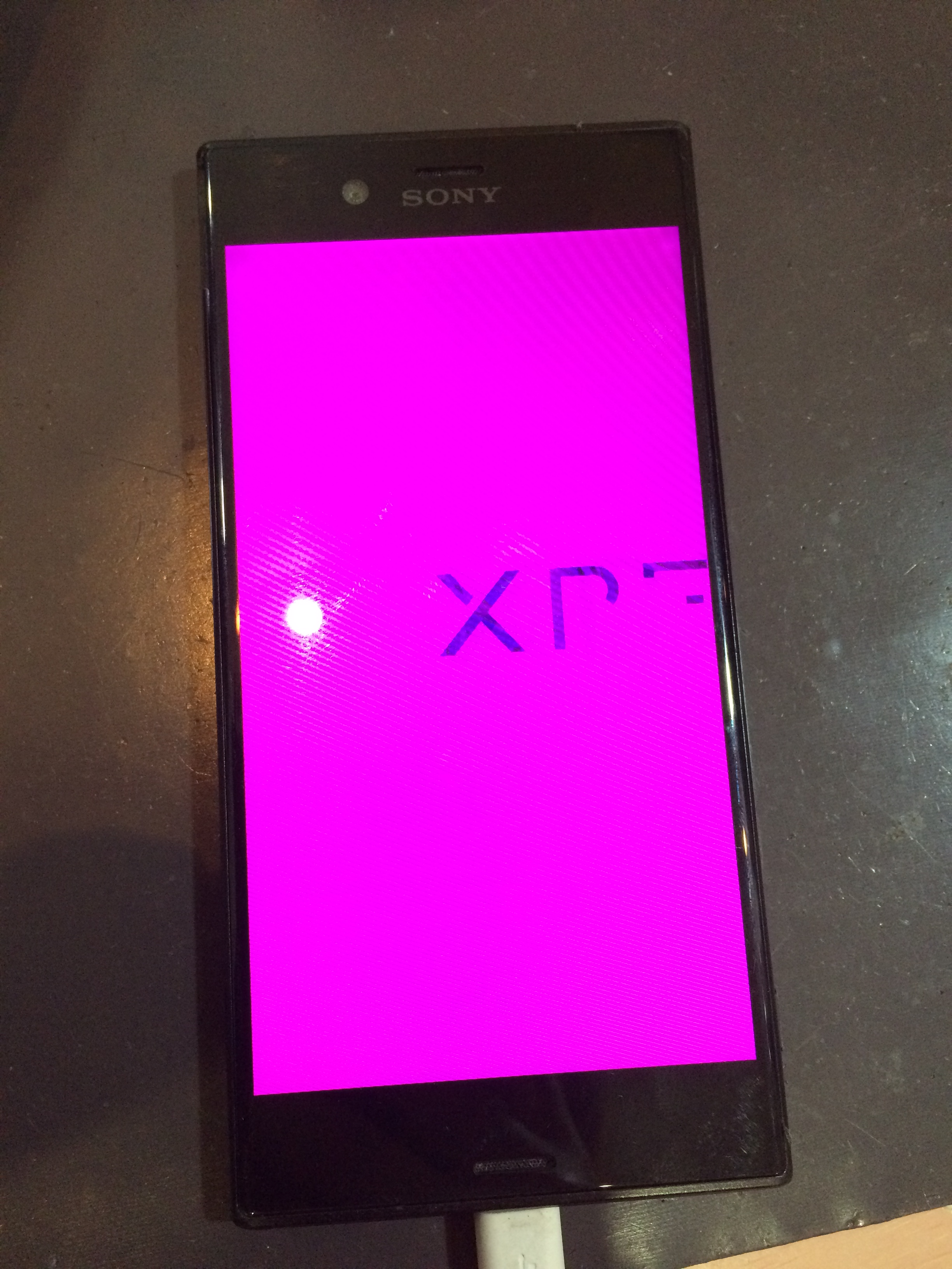 画面の色が紫色になるxperiaxzs Sov32 の画面交換修理で改善しました Xperia Galaxy Zenfone Huawei Nexus修理のアンドロイドホスピタル