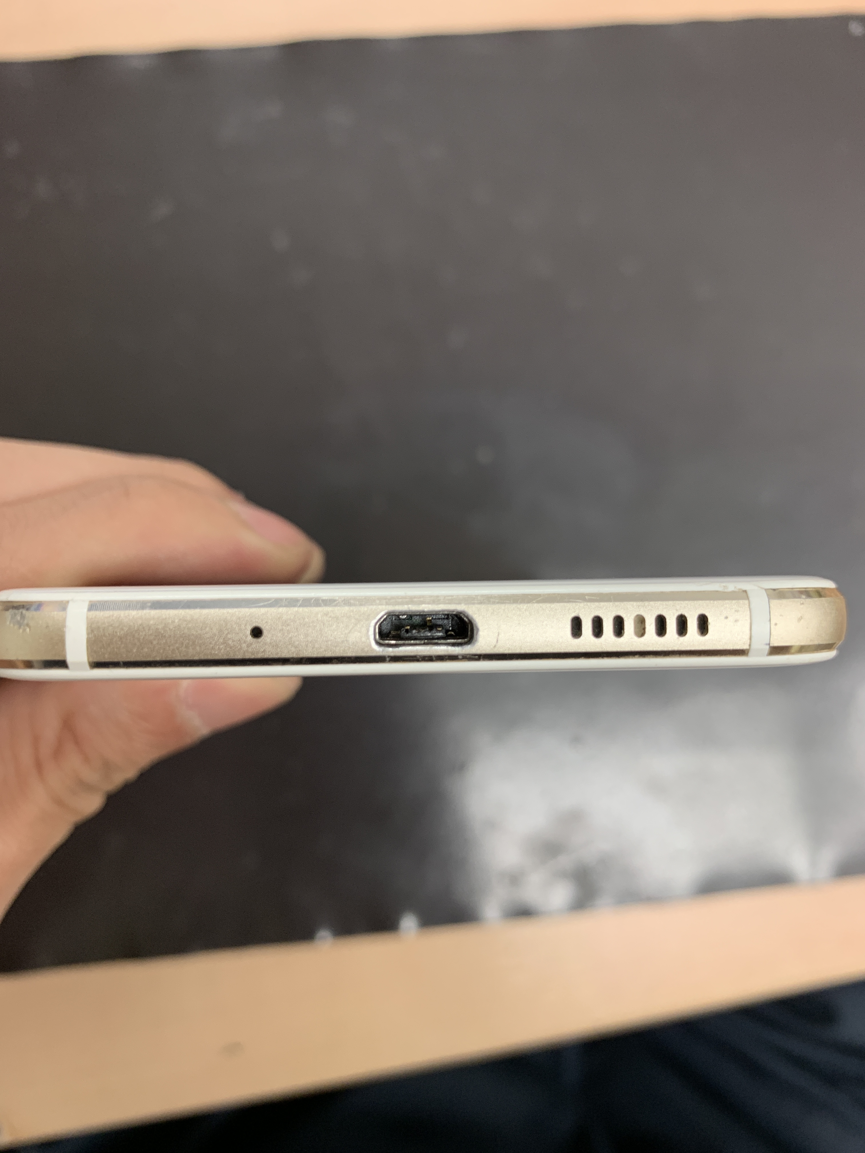 Huaweip10liteが充電できないと修理のご依頼をいただきました Xperia Galaxy Zenfone Huawei Nexus修理のアンドロイドホスピタル