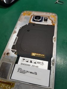 スマホのバッテリーは短時間で交換可能 Galaxyの充電の持ちが悪くなってしまったらスマホスピタル渋谷にお越しください Xperia Galaxy Zenfone Huawei Nexus修理のアンドロイドホスピタル