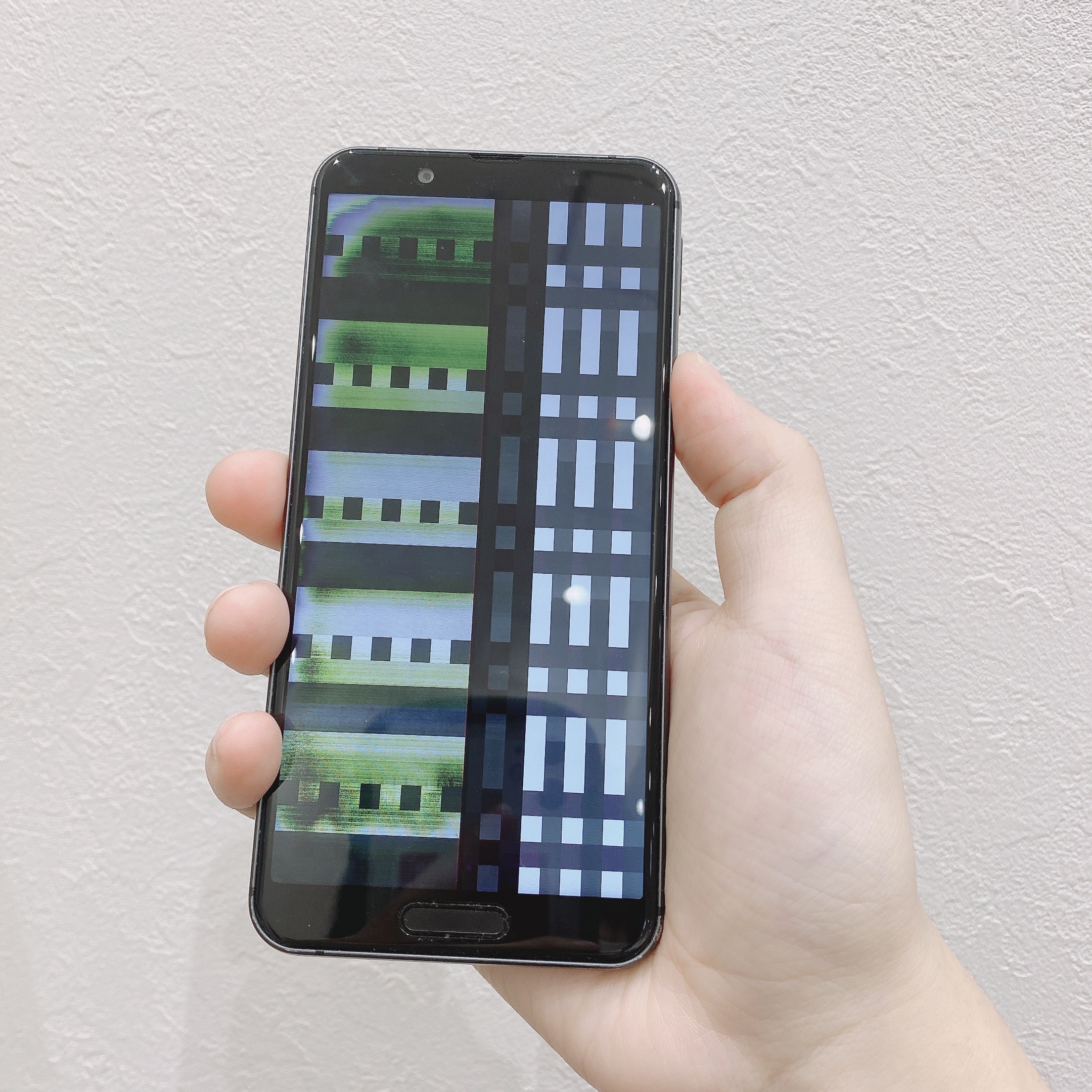 Aquos Sense3 スマホを落としたら液晶に変な模様がでてきた 液晶の故障も修理いたします Xperia Galaxy Aquos Zenfone Huawei修理のアンドロイドホスピタル