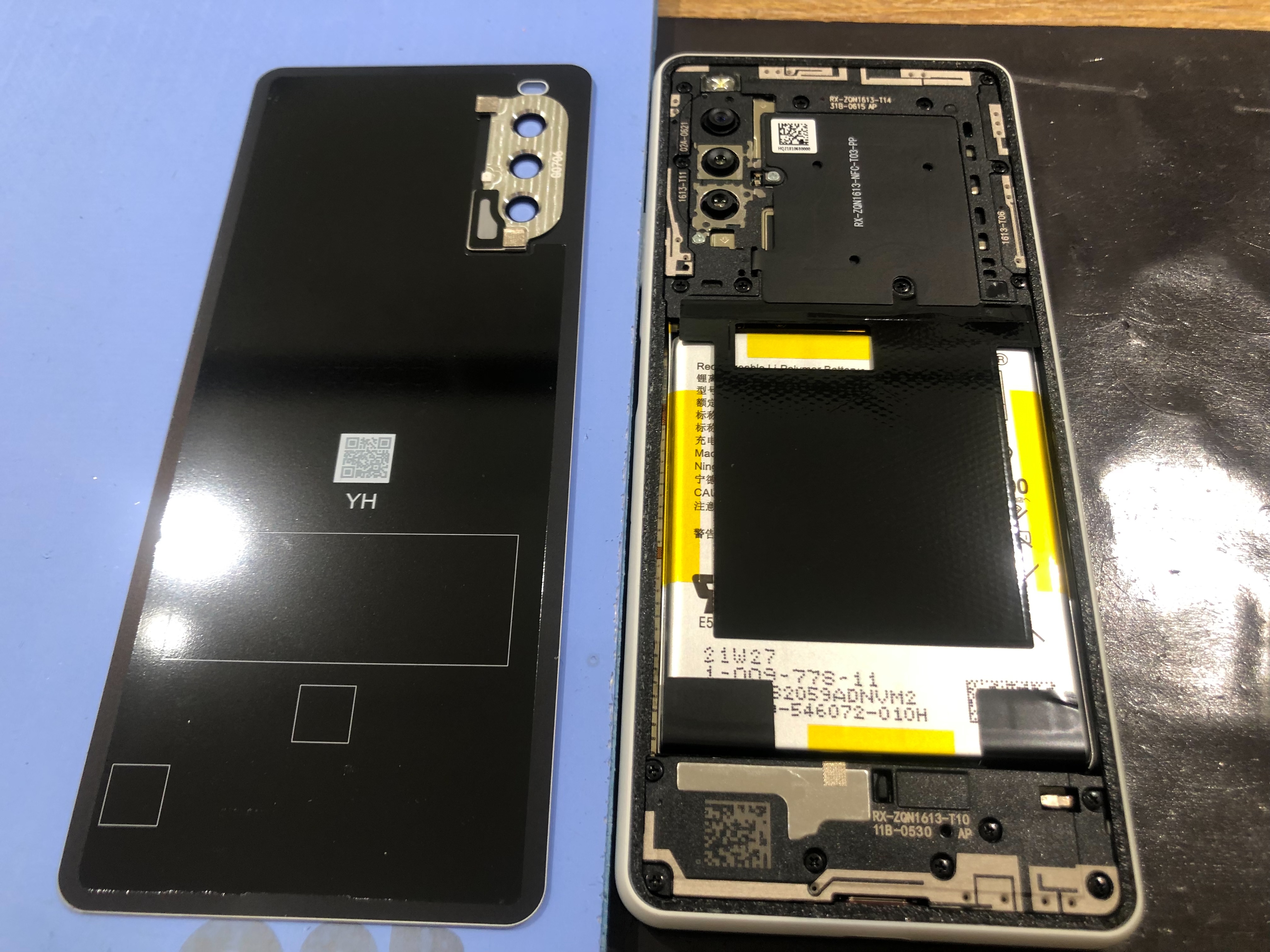 Xperia 10 Ⅲ Lite（XQ-BT44）の画面が真っ暗で何も映らない？画面修理で無事復旧！  Xperia Galaxy AQUOS  Zenfone Huawei修理のアンドロイドホスピタル