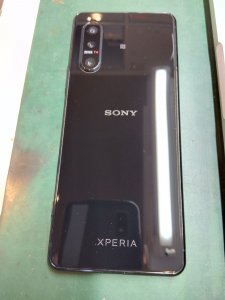 xperia5-%e7%ac%ac2%e4%b8%96%e4%bb%a3-%e8%83%8c%e9%9d%a2%e5%89%b2%e3%82%8c