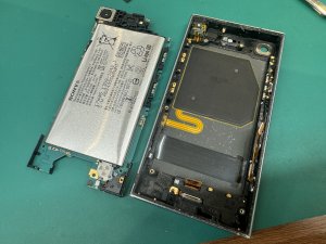 Xperia XZ1Compact 電池交換　弥生町