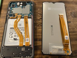 Galaxy A23　画面割れ
