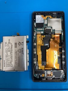 xperia-xz2%e2%91%a1