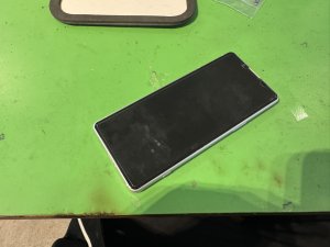 電源ボタンが反応しないXperia 5 IVをスマホスピタル横浜関内店で受付