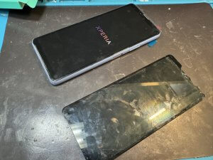 画面交換が完了し、鮮やかな液晶表示が復活したXperia 10 III