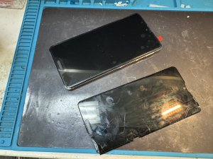 新品のような輝きを取り戻し、正常に操作可能となったAQUOS sense5G