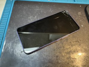 横浜市西区エリアから受付したガラスが激しく割れたLibero 5G Ⅲ