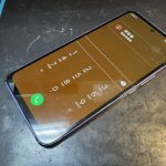 画面交換を終えピカピカに直ったLibero 5G Ⅲのディスプレイ