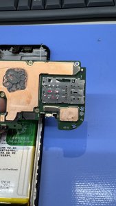 OPPO A3 5GSIMの取り出し