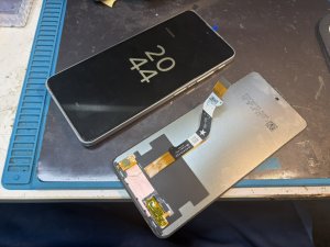 新しいディスプレイに交換され綺麗に表示されるようになったg52j 5G
