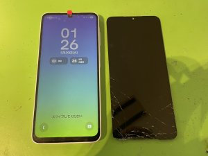 ディスプレイ交換が完了し、ひび割れも消えてタッチ操作が元の滑らかな状態に復活したGalaxyA25の前面