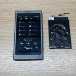 新品バッテリーへの交換が完了し、無事に画面が立ち上がって音楽再生が可能になったWalkmanNW-A35の前面