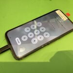 Pixel 8aの画面交換が完了した修理後の状態