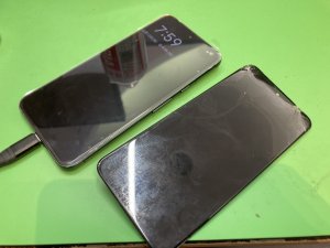 画面交換でPixel 8の見た目がきれいになった修理後の状態
