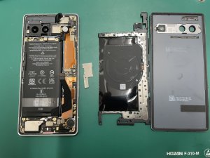 背面から分解した状態のPixel7a