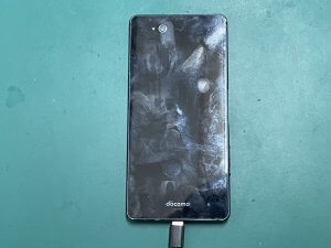 充電ケーブルを挿しても反応せず充電切れで電源が入らないarrowsNX