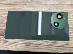 <img src="before.jpg" alt="AQUOS R9のカメラレンズにコーティング剥がれが見られる状態(自由が丘・スマホスピタル自由が丘店)" />