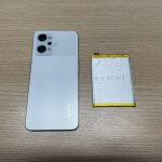 新しいバッテリーへ交換され背面パネルも綺麗に組み上げられたOPPO Reno9 A