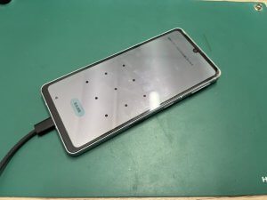 AQUOS sense7ドックコネクター交換完了後の充電確認(自由が丘対応)